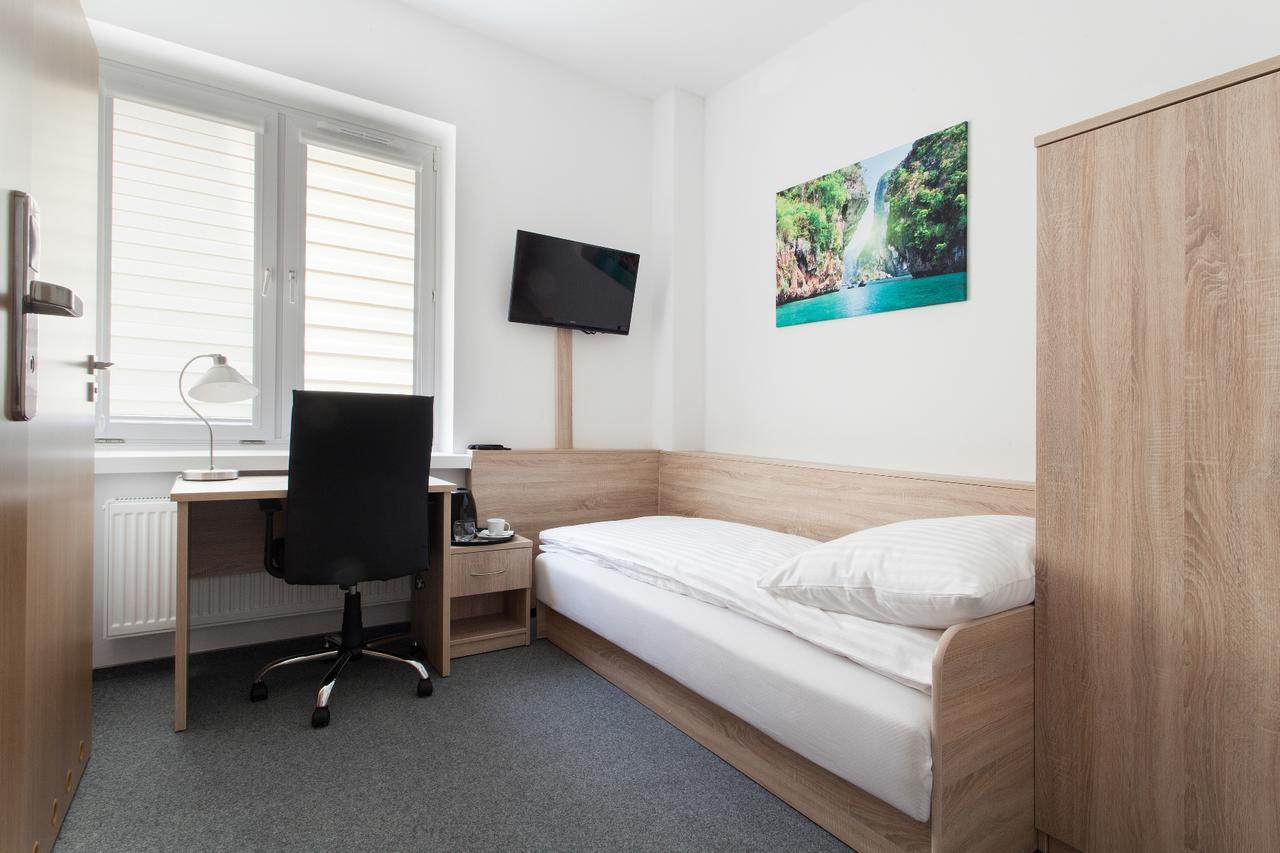 Dom Studenta Nr 1 Ans W Koninie Hostel Konin  Bagian luar foto